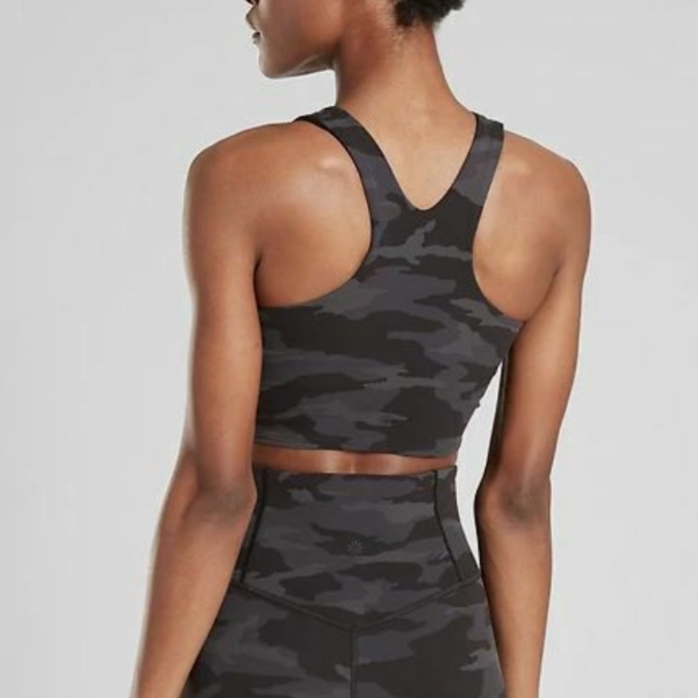 Athleta NWT Women's Conscious Crop top Black Camo size small - Picture 2 of 2
